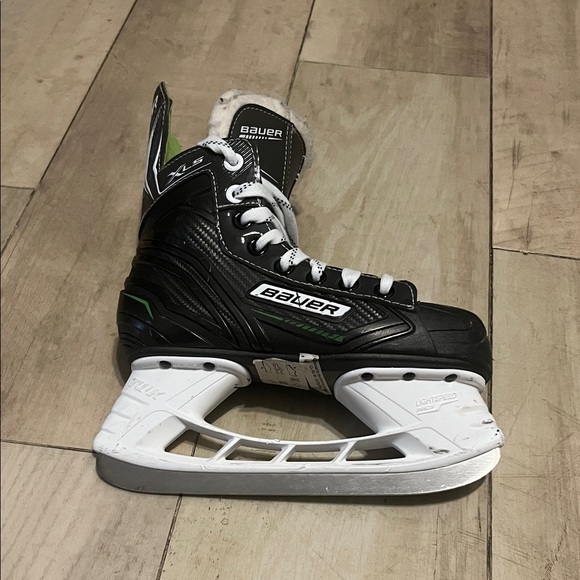 Junior - 2.5 - Bauer Black and White Hockey Skates with Neon Green Accents - Picture 12 of 16